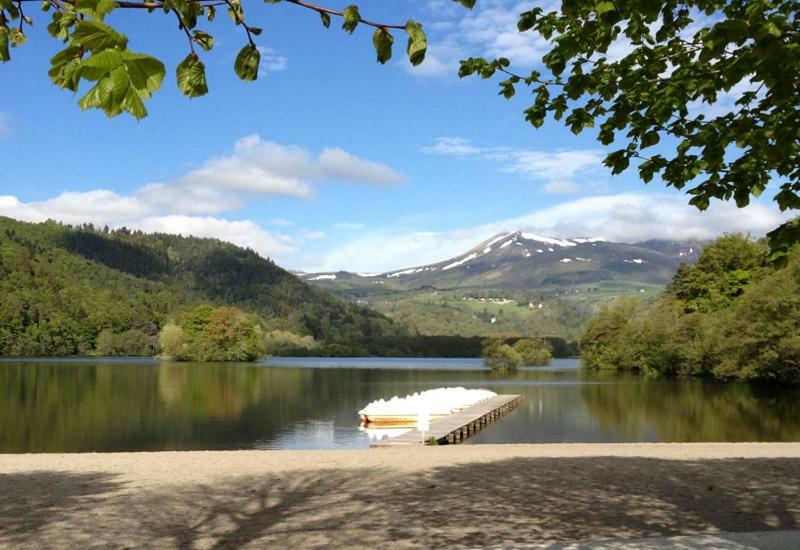 Hotel Domaine Du Lac Chambon Murol Buitenkant foto