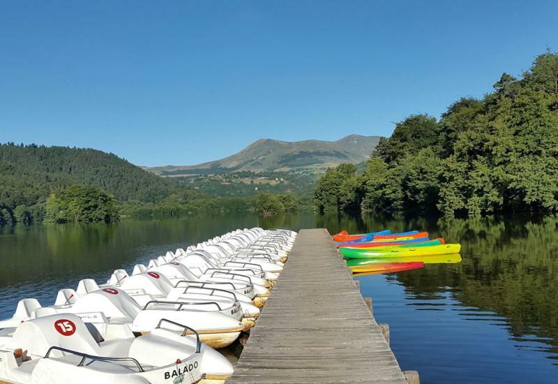 Hotel Domaine Du Lac Chambon Murol Buitenkant foto